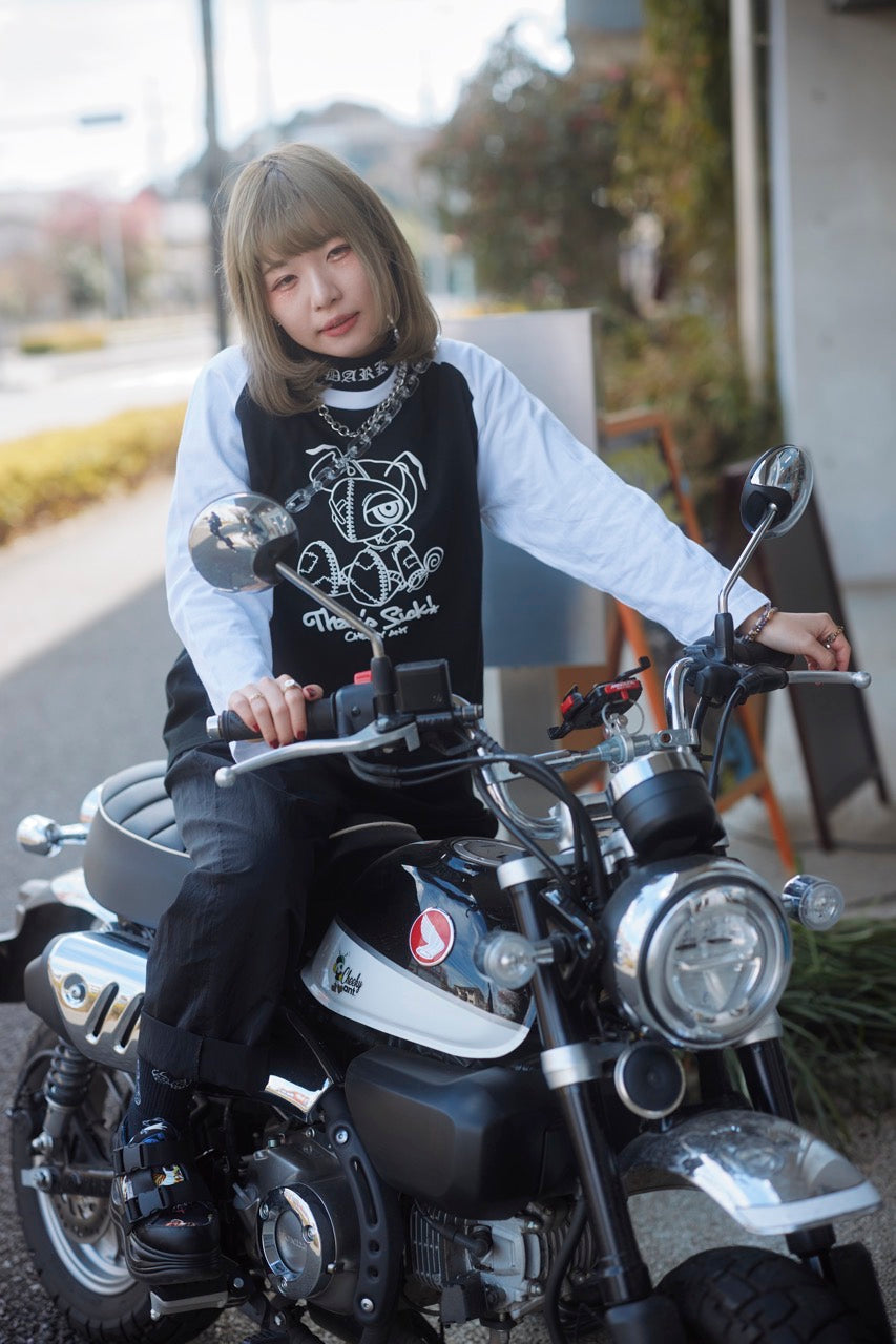 病んでるアントくんの ロングスリーブTシャツ