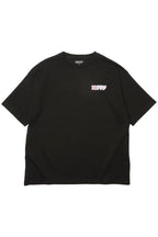背中にドゥーンTシャツ
