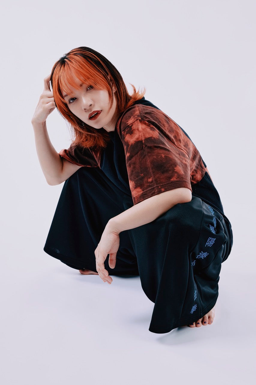 姫袴／アノネジャージ浴衣。'24 漆黒 ブラック×ブラック Y501-Y180 黒紋付×縞袴│ 紋付袴レンタル │ 京都着物レンタル夢館