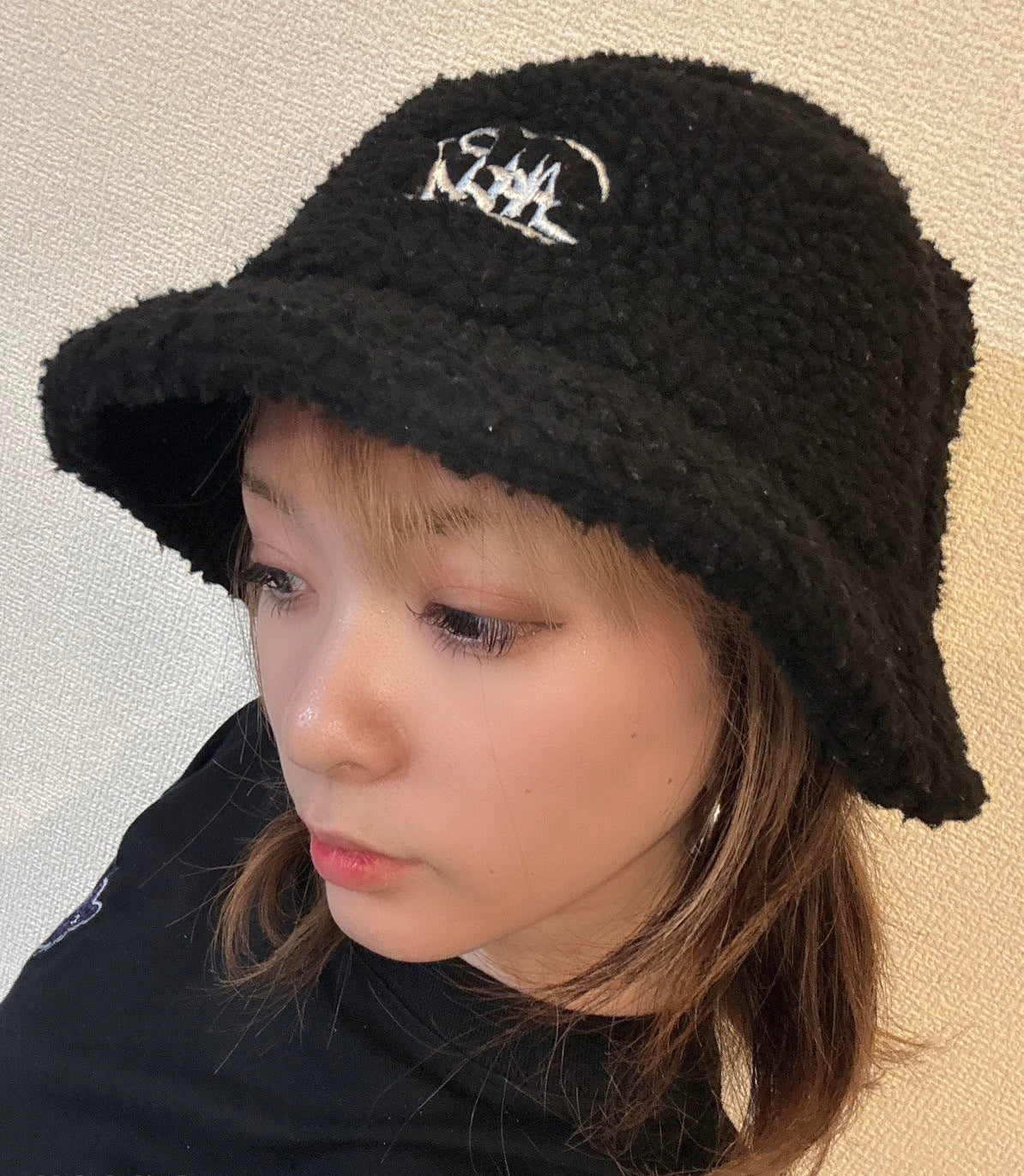 SAKEBI fluffy bucket hat